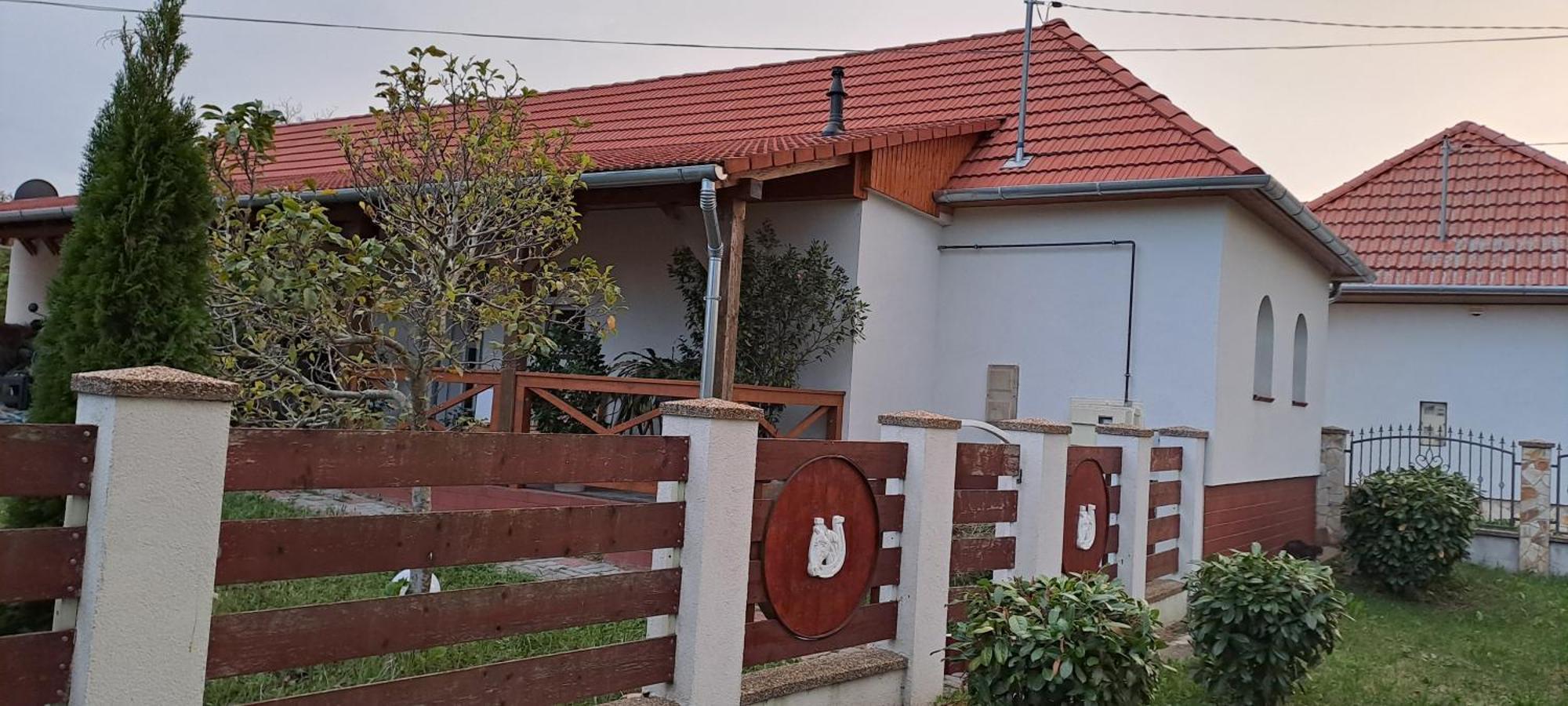 Vila Manipura Szemenyecsörnye Exteriér fotografie